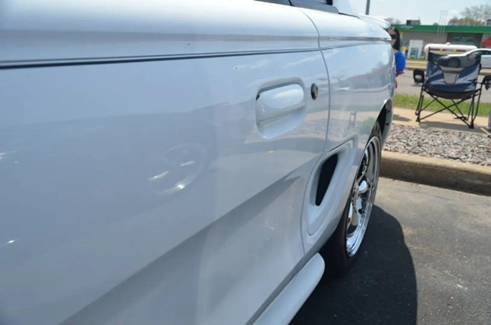 White car with chrome wheels