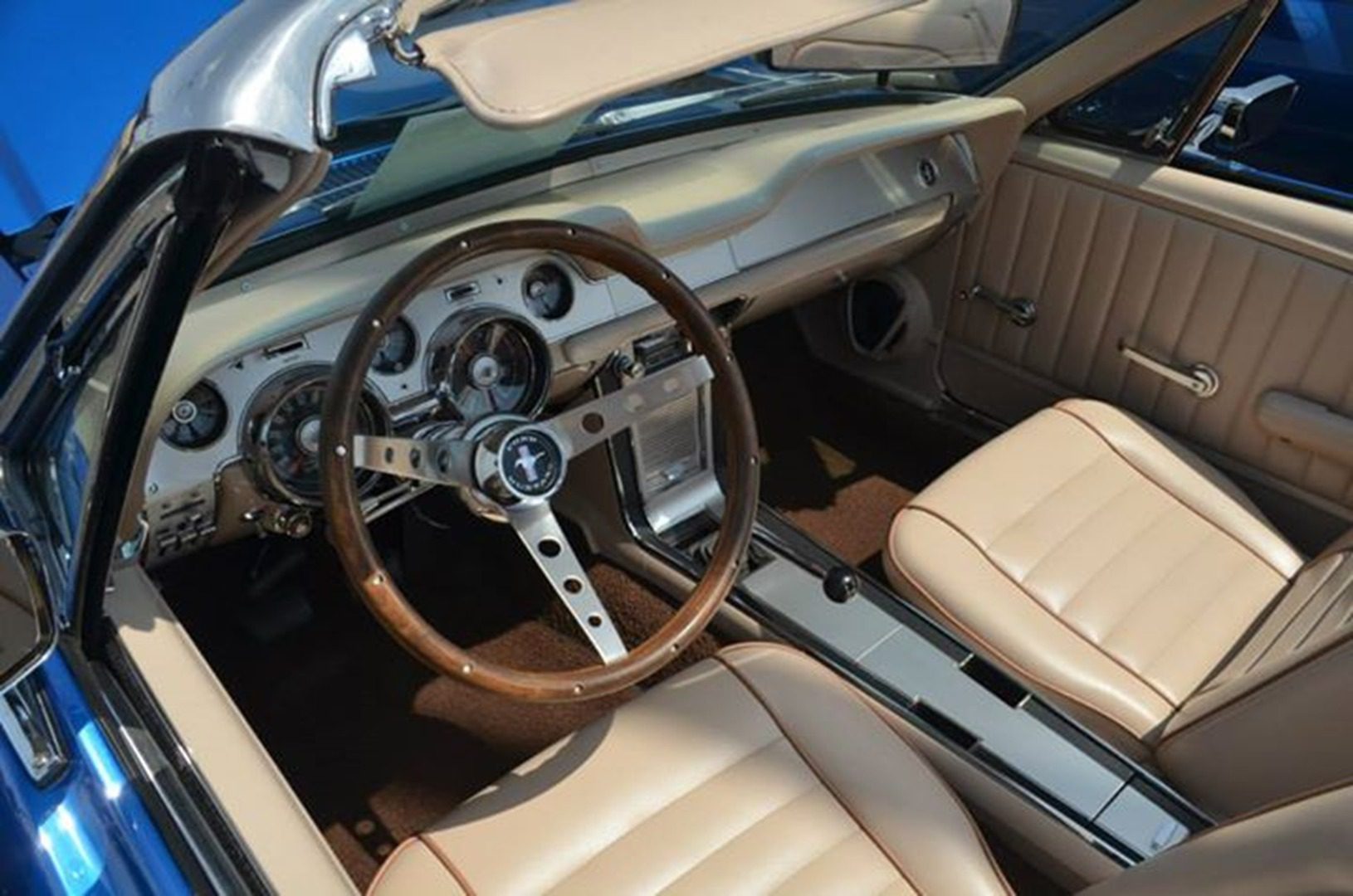 Vintage convertible with beige leather seats